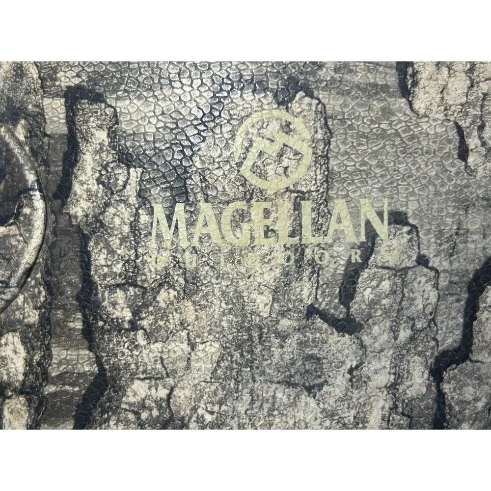 MAGELLAN‎ OUTDOORS SIZE 9 men's work boots (HAS ACTUAL CONCRETE ON OUTTER SHELL)